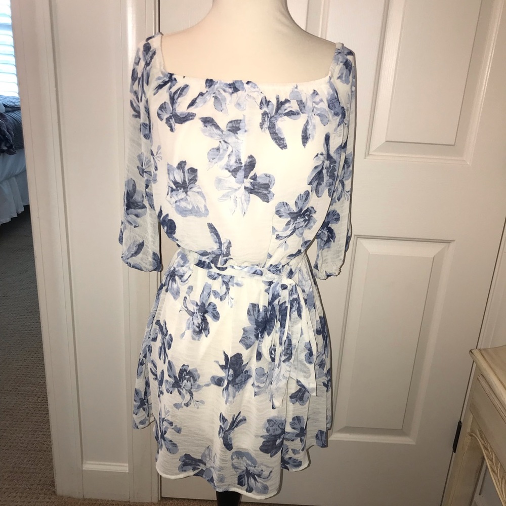 Blue Essue floral dress